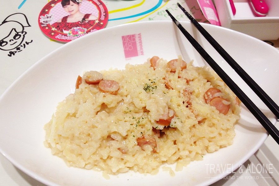 Почему в Японии нельзя втыкать палочки для еды в тарелку с рисом