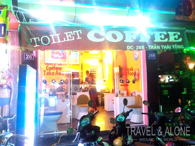 Вход в туалетное кафе в Ханое